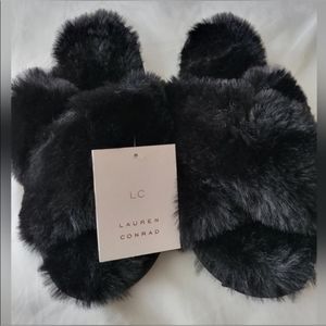 Comfy Women's LC Conrad Cross Faux Fur Slide Slippers